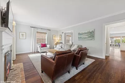 324 S Poplar Avenue, Elmhurst, IL 60126 - Photo 3