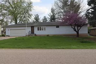 1605 Sharon Rd, Streator, IL 61364 - Photo 1