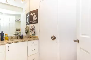 300 N State St, Chicago, IL 60654 - Photo 11
