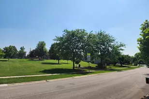 1998 N Karen Ln, Round Lake Beach, IL 60073 - Photo 5