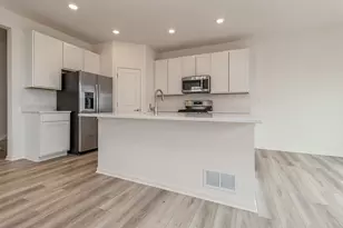 267 Red Oak Cir, Volo, IL 60020 - Photo 7