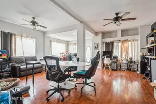 2614 W Morse Ave, Chicago, IL 60645 - Photo 3