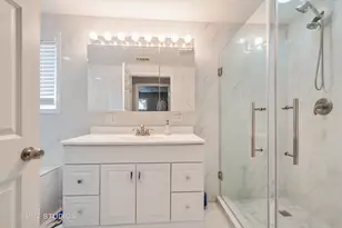 2614 W Morse Ave, Chicago, IL 60645 - Photo 9