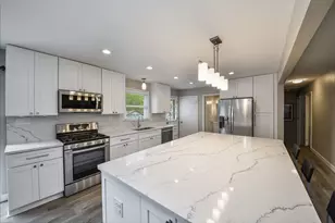 7604 Eleanor Pl, Willowbrook, IL 60527 - Photo 9