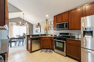 3340 Cameron Dr, Elgin, IL 60124 - Photo 5