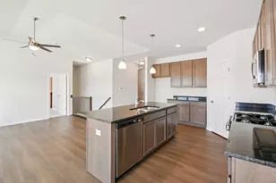 341 N Aspen Dr, Cortland, IL 60112 - Photo 13