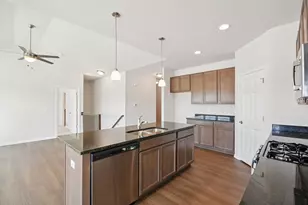 341 N Aspen Dr, Cortland, IL 60112 - Photo 15