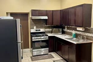 8105 S Muskegon Ave, Chicago, IL 60617 - Photo 5