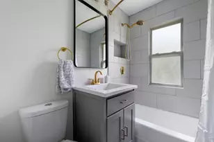 715 E 105th Pl, Chicago, IL 60628 - Photo 11