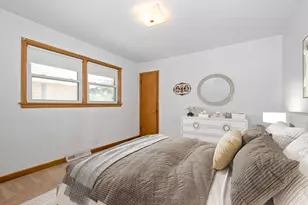 2820 W 100th Pl, Evergreen Park, IL 60805 - Photo 7