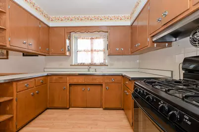 2820 W 100th Place, Evergreen Park, IL 60805 - Photo 5