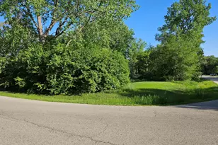 615 W Eastern Ave, McHenry, IL 60051 - Photo 1