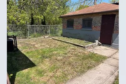 7949 S Manistee Avenue, Chicago, IL 60617 - Photo 3