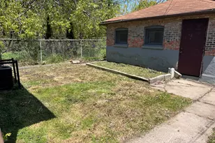 7949 S Manistee Ave, Chicago, IL 60617 - Photo 3