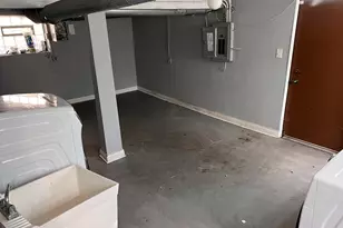 7949 S Manistee Ave, Chicago, IL 60617 - Photo 13