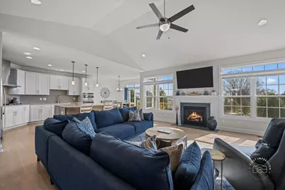 4N363 Norton Glen Boulevard, Saint Charles, IL 60175 - Photo 5