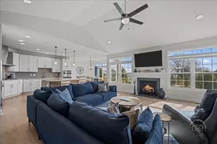 4N363 Norton Glen Blvd, Saint Charles, IL 60175 - Photo 5