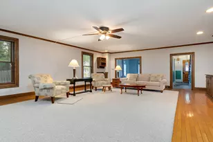 321 E Chamberlin St, Dixon, IL 61021 - Photo 7