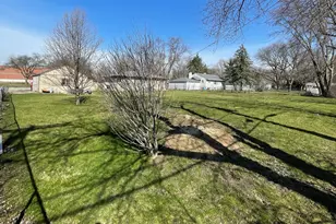 11 Shagbark Rd, Lake Bluff, IL 60044 - Photo 5