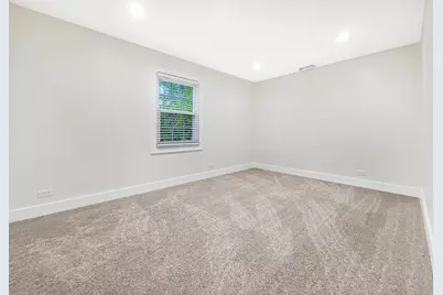 401 S Fourth Avenue, Libertyville, IL 60048 - Photo 17