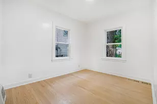 9602 S Troy Ave, Evergreen Park, IL 60805 - Photo 7