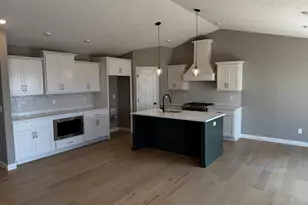 6105 Wrigley Dr, Bloomington, IL 61705 - Photo 3