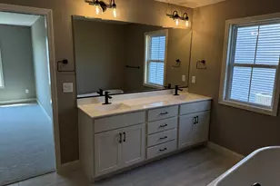 6105 Wrigley Dr, Bloomington, IL 61705 - Photo 7