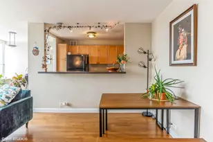 655 W Irving Park Rd, Chicago, IL 60613 - Photo 17