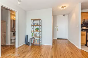 655 W Irving Park Rd, Chicago, IL 60613 - Photo 9