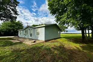 1008 Bloomington St, Dewitt, IL 61735 - Photo 3