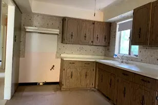 323 Windsor St, Park Forest, IL 60466 - Photo 5