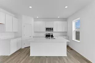 411 Honeysuckle Ln, Yorkville, IL 60560 - Photo 3