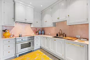 159 E Walton Pl, Chicago, IL 60611 - Photo 7