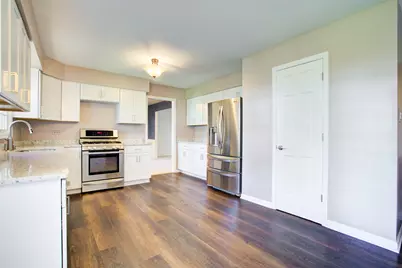 907 Secretariat Drive, Naperville, IL 60540 - Photo 9