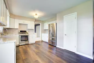 907 Secretariat Dr, Naperville, IL 60540 - Photo 9