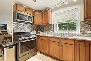 106 Blackhawk Dr, Park Forest, IL 60466 - Photo 7