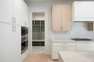 8 Heritage Dr, Highland Park, IL 60035 - Photo 3