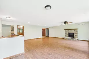 2208 Fiesta Dr, Joliet, IL 60432 - Photo 5