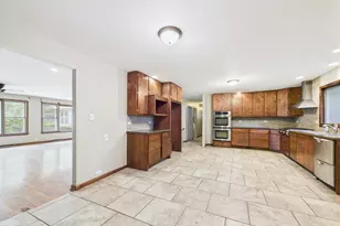 2208 Fiesta Dr, Joliet, IL 60432 - Photo 7