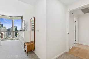 21 E Huron St, Chicago, IL 60611 - Photo 17