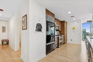 21 E Huron St, Chicago, IL 60611 - Photo 7