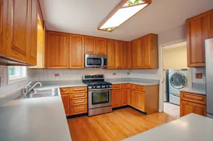 2705 Colonial Dr, Elgin, IL 60124 - Photo 17