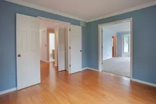 2705 Colonial Dr, Elgin, IL 60124 - Photo 11