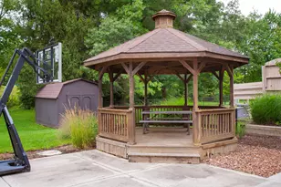 2705 Colonial Dr, Elgin, IL 60124 - Photo 7