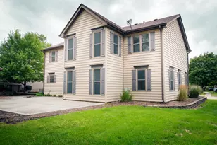 2705 Colonial Dr, Elgin, IL 60124 - Photo 5