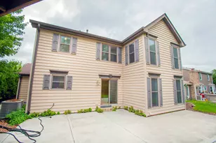 2705 Colonial Dr, Elgin, IL 60124 - Photo 3