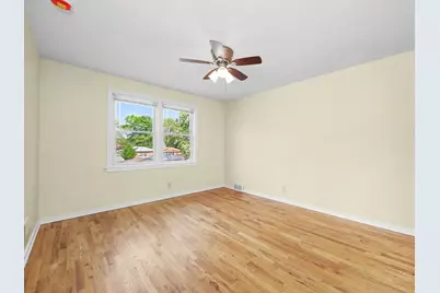 7754 S Yates Boulevard, Chicago, IL 60649 - Photo 11