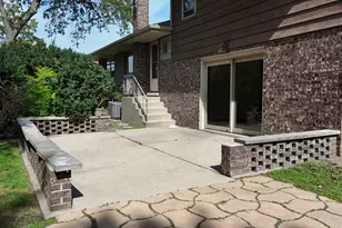 494 E Atwood Ct, Elmhurst, IL 60126 - Photo 7