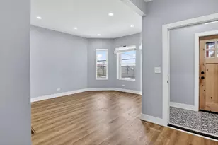 7843 S Marquette Ave, Chicago, IL 60649 - Photo 5