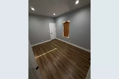 7843 S Marquette Avenue, Chicago, IL 60649 - Photo 11